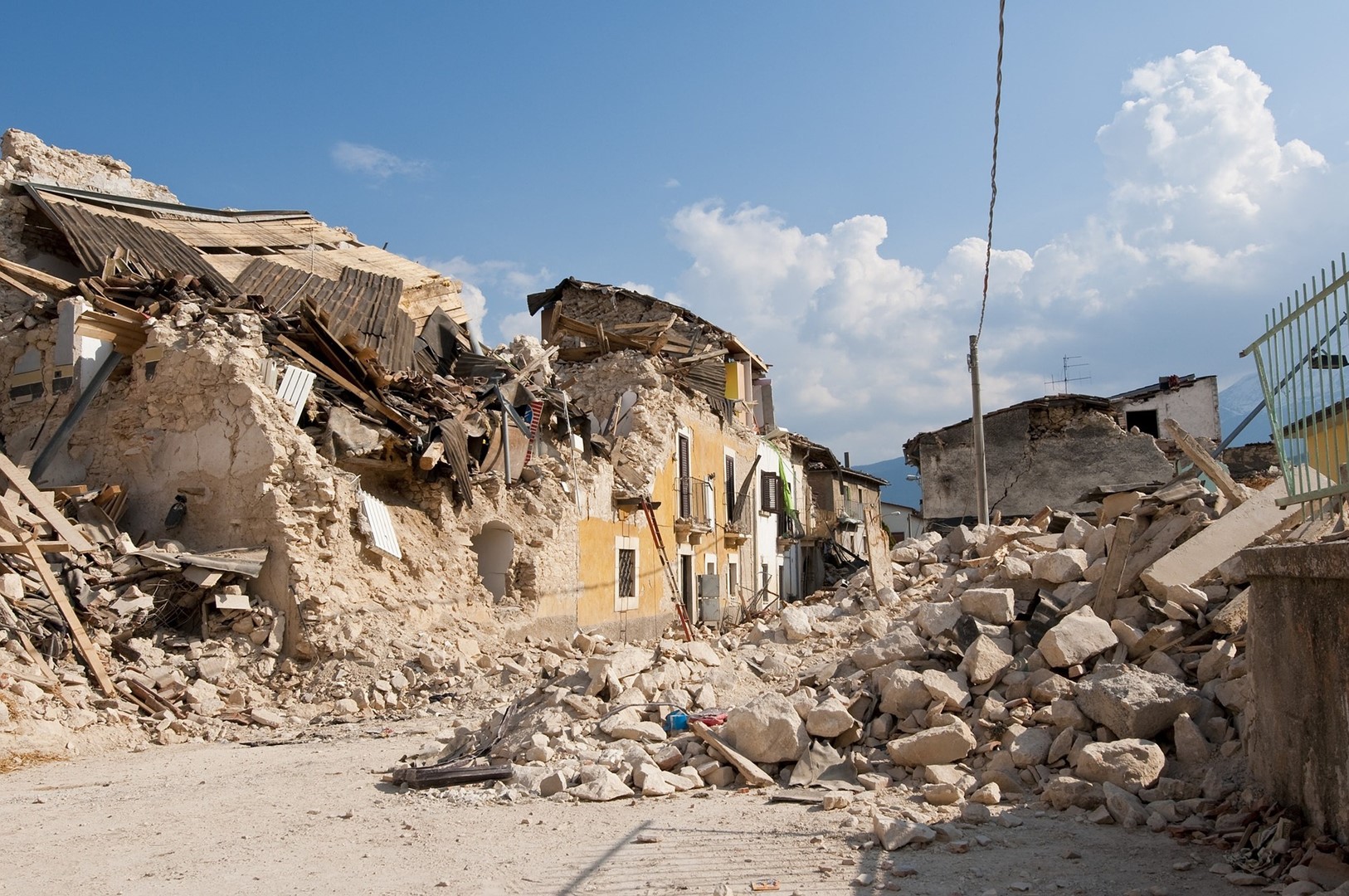 Apel Biskupa Płockiego o modlitwę i wsparcie poszkodowanych w trzęsieniu ziemi w Turcji i Syrii