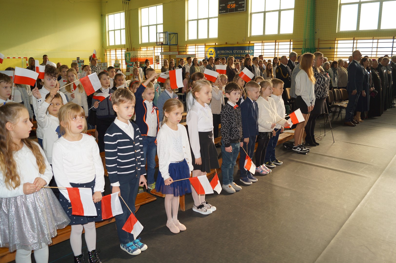 Msza św. w 25-lecie nadania szkole w Szydłowie im. 49 Pułku Piechoty