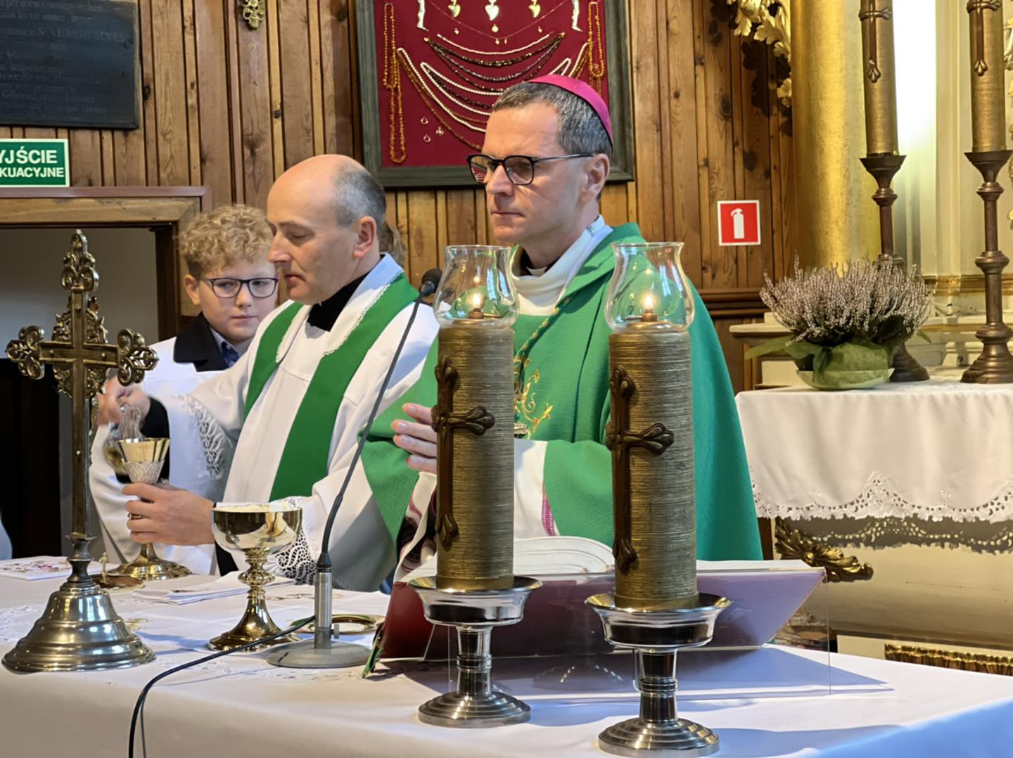 Ks. biskup Mirosław Milewski: polskie drogi do wolności znaczyło wiele krzyży